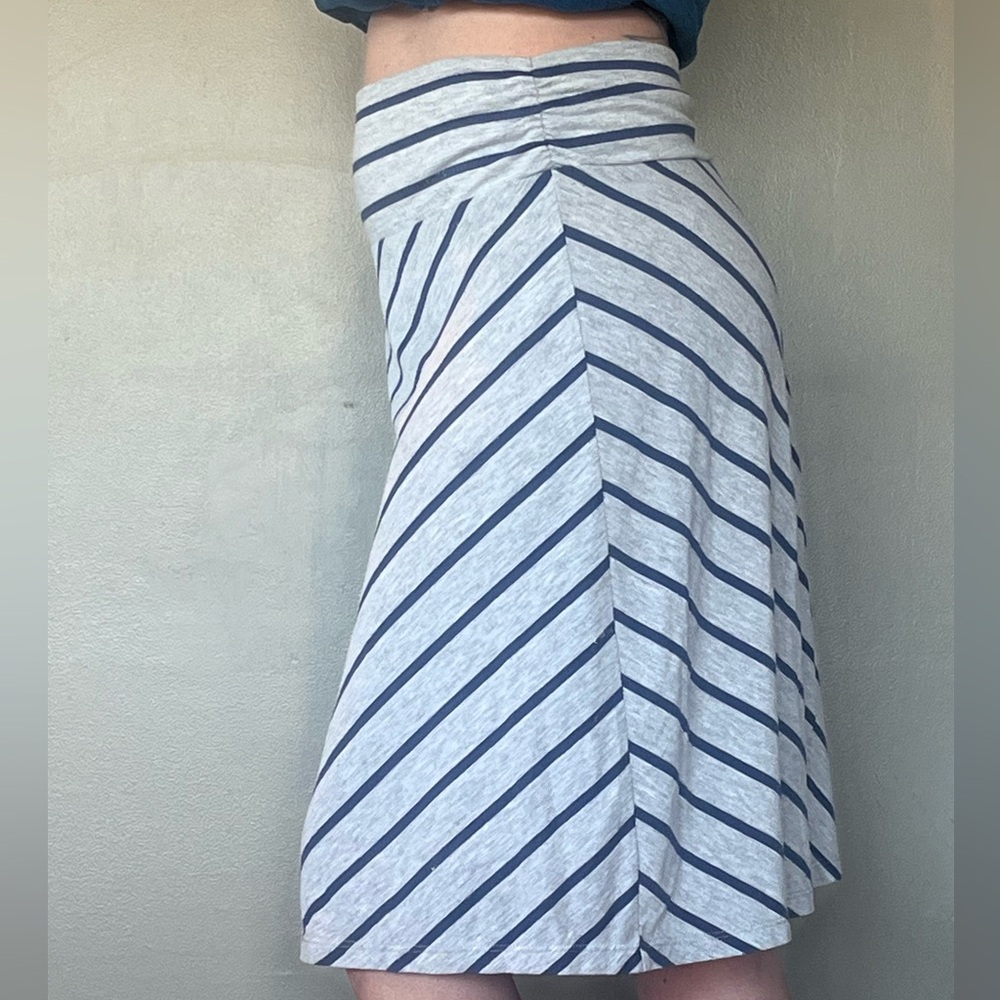 Heather gray and navy T-shirt material mid length skirt by Faded Glory